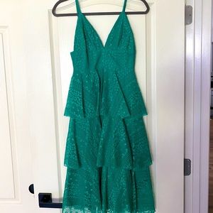Lulu’s Emerald Tiered Lace Midi Dress